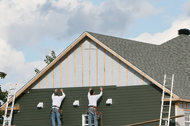 Professional Siding technician working in South Glastonbury, CT